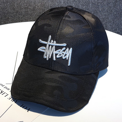 Hétköznapi női sapka - hímzéssel és napellenzővel