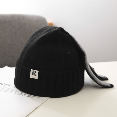 Γυναικείο μάλλινο καπέλο με τρισδιάστατα στοιχεία και έμβλημα