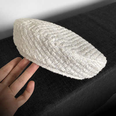 Fehér női beret típusú sapka többféle modellben