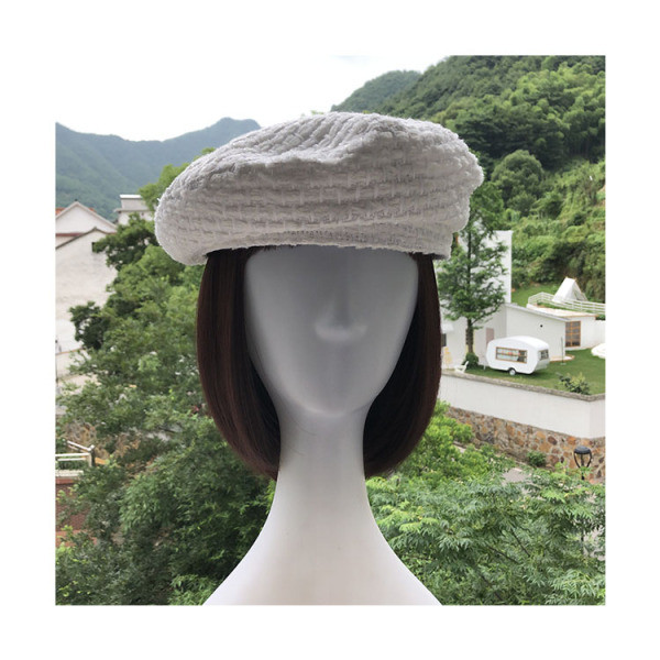 Fehér női beret típusú sapka többféle modellben