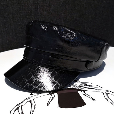 Μοντέρνο γυναικείο δερμάτινο καπέλο με γείσο