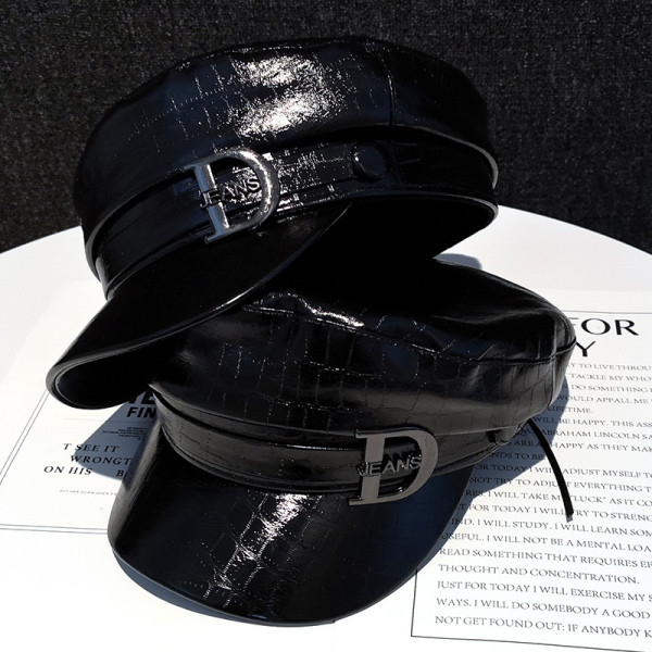 Μοντέρνο γυναικείο δερμάτινο καπέλο με γείσο