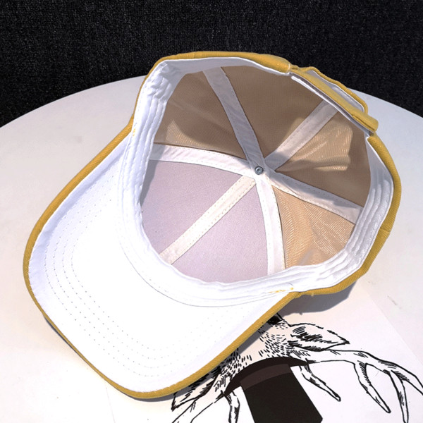 Új modell női sapka - napellenzővel és fém elemmel