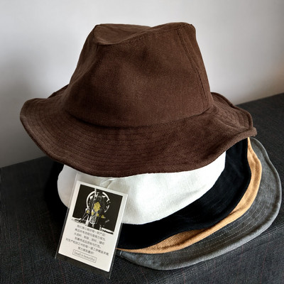 Karimájú női sapka - textilből