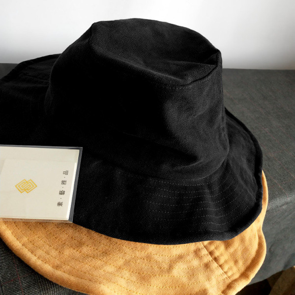 Karimájú női sapka - textilből