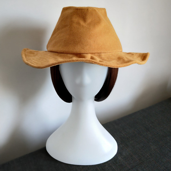 Karimájú női sapka - textilből