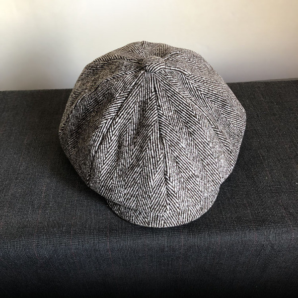 Női téli gyapjú sapka napellenzővel