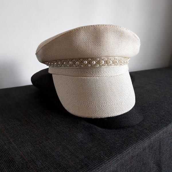 Stílusos női napellenző sapka gyöngyökkel