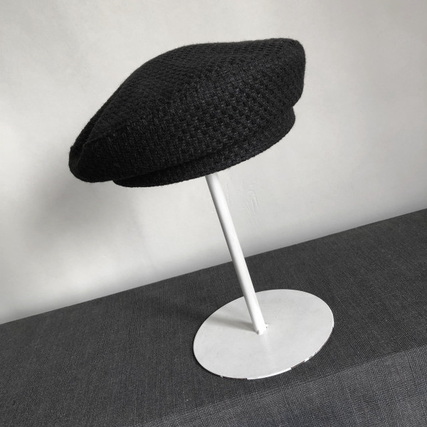 Aktuális női barett fekete színben