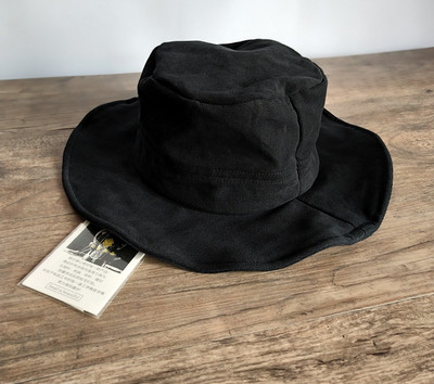 Karimájú női sapka - textilből