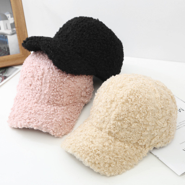 Μοντέρνο γυναικείο καπέλο βελούδου με γείσο