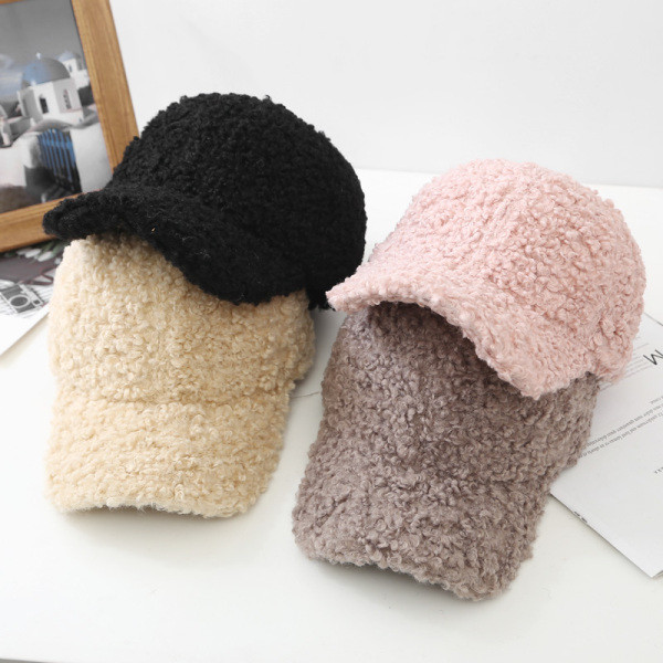 Μοντέρνο γυναικείο καπέλο βελούδου με γείσο