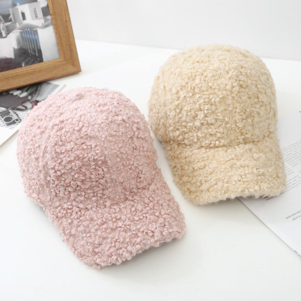 Μοντέρνο γυναικείο καπέλο βελούδου με γείσο