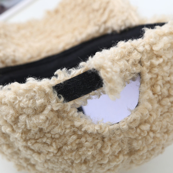 Μοντέρνο γυναικείο καπέλο βελούδου με γείσο