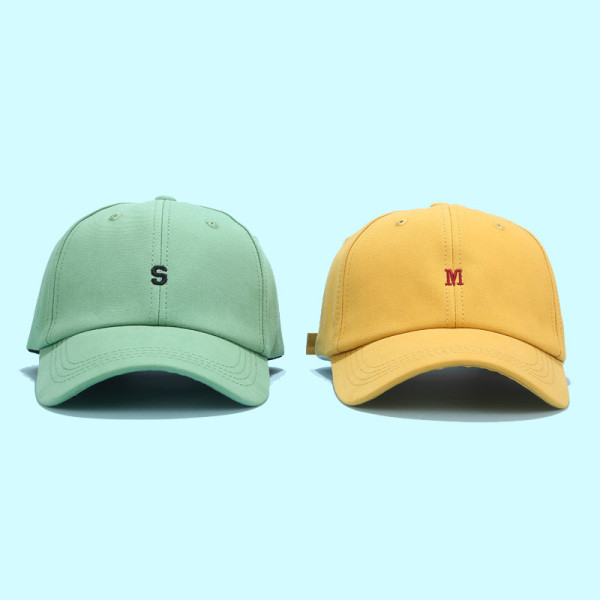 Alkalmi sapka napellenzővel és hímzéssel - nőknek és férfiaknak