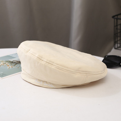 Γυναικείο  μπερέ με κεντημένη επιγραφή