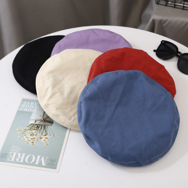 Γυναικείο  μπερέ με κεντημένη επιγραφή