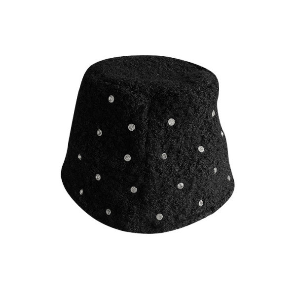 Fekete női sapka kövekkel
