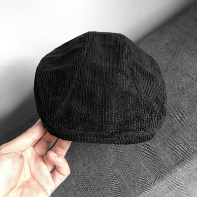 Modern női sapka kordbársonyból