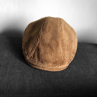 Modern női sapka kordbársonyból