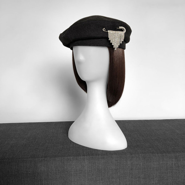 Modern női barett típusú sapka kiegészítővel