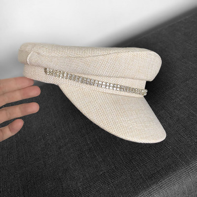 Modern női kalap típusú sapka kövekkel