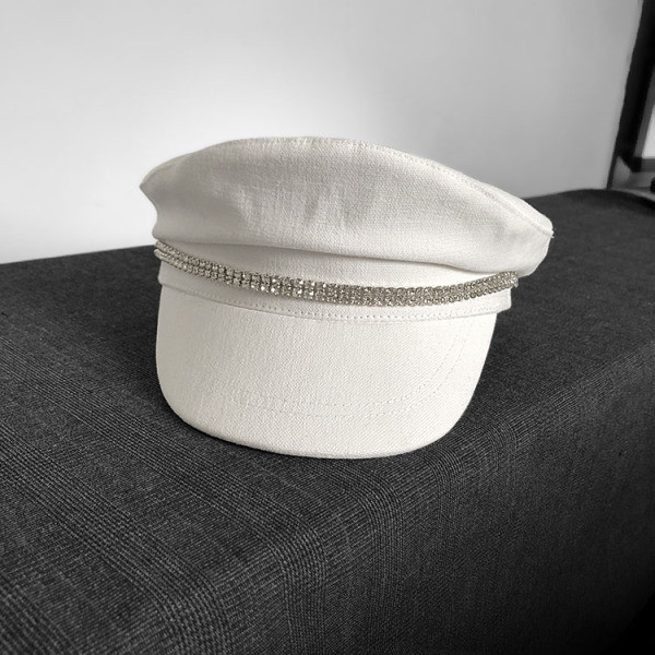 Modern női kalap típusú sapka kövekkel