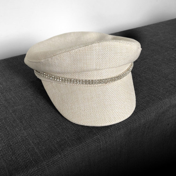 Modern női kalap típusú sapka kövekkel