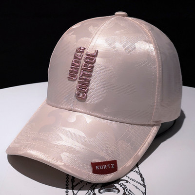 Sport-alkalmi női sapka - napellenzővel és hímzéssel