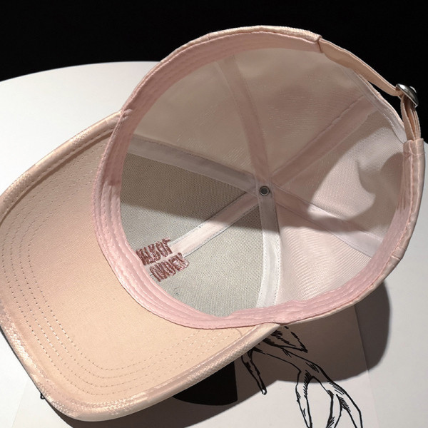 Sport-alkalmi női sapka - napellenzővel és hímzéssel