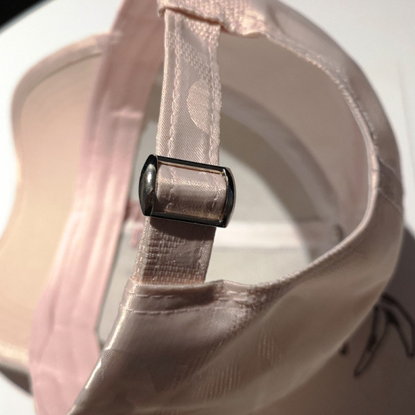 Sport-alkalmi női sapka - napellenzővel és hímzéssel