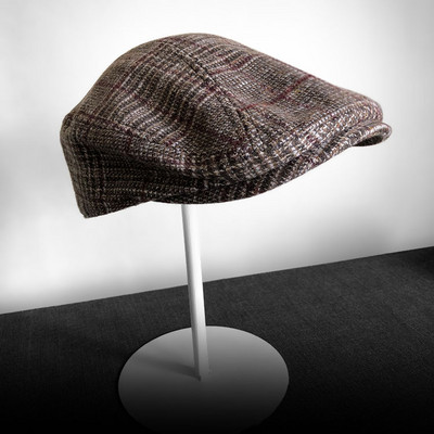 Kockás női sapka napellenzővel