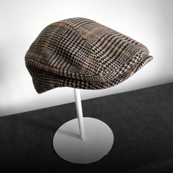 Kockás női sapka napellenzővel