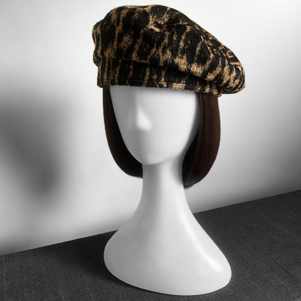 Leopárdmintás női sapka - beret típusú