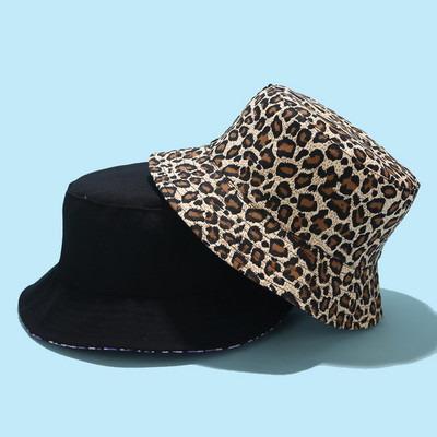 Alkalmi női sapka leopárdmintával