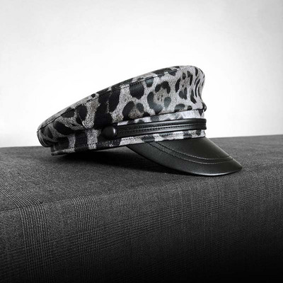 Modern női kalap típusú sapka leopárdmintával