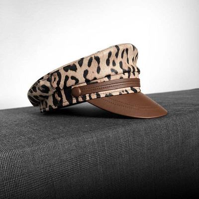 Modern női kalap típusú sapka leopárdmintával