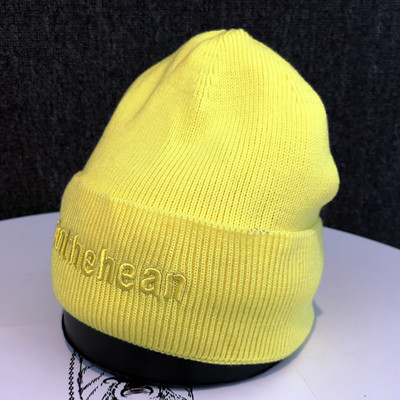 Ženska pletena kapa s vezom i mekom postavom