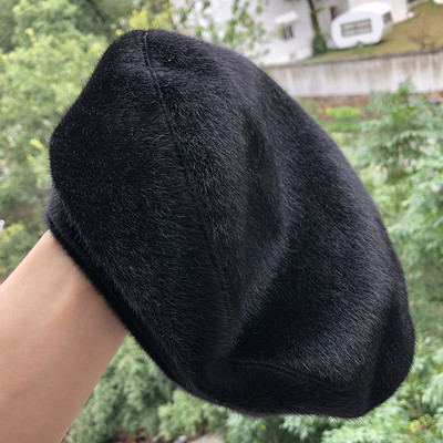 Aktuális női barett típusú sapka fekete színben