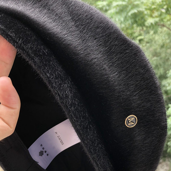 Aktuális női barett típusú sapka fekete színben