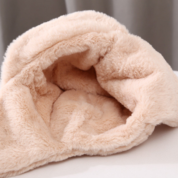 Női téli sapka 3D elemekkel