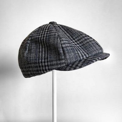 Női kockás sapka napellenzővel