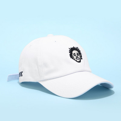 Uniszex sapka napellenzővel és színes hímzéssel