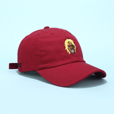 Uniszex sapka napellenzővel és színes hímzéssel