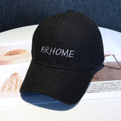 Ležerna ženska podesiva kapa s izvezenim natpisom