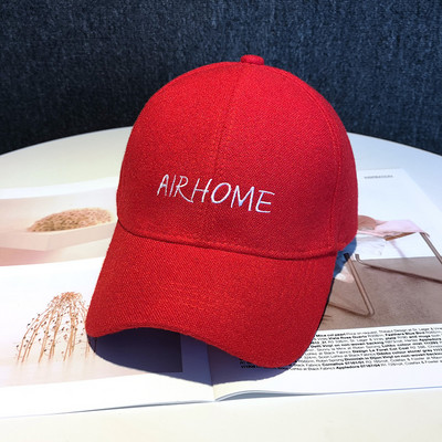 Ležerna ženska podesiva kapa s izvezenim natpisom