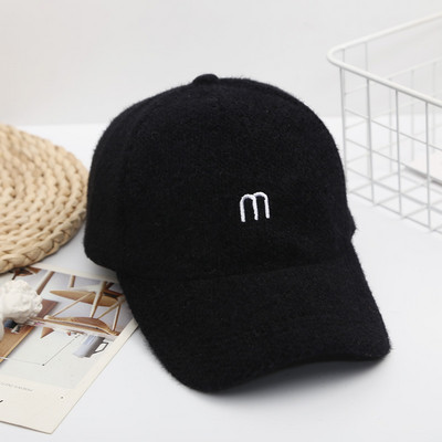 Baseball sapka napellenzővel és hímzéssel