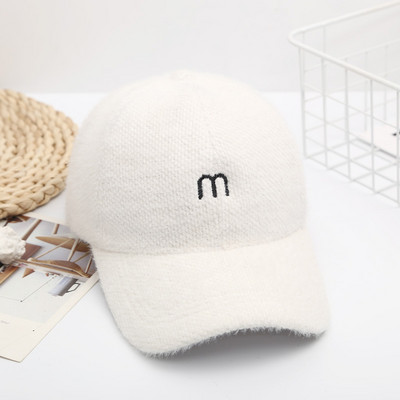 Baseball sapka napellenzővel és hímzéssel