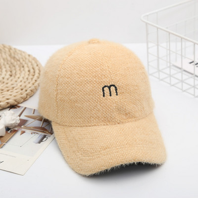 Baseball sapka napellenzővel és hímzéssel