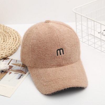 Baseball sapka napellenzővel és hímzéssel